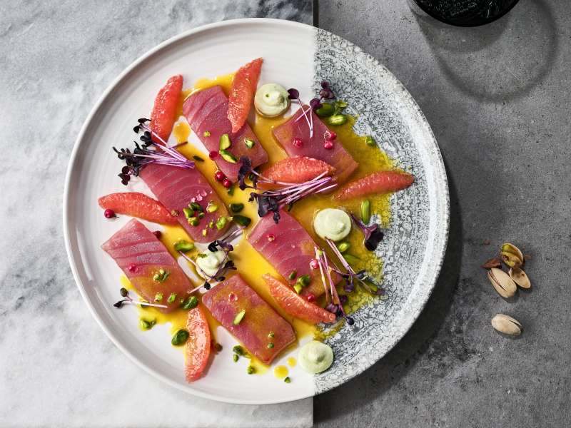 Thunfisch-Crudo mit Grapefruit und Leinöl-Soja-Dressing Thunfisch-Crudo mit Grapefruit und Leinöl-Soja-Dressing