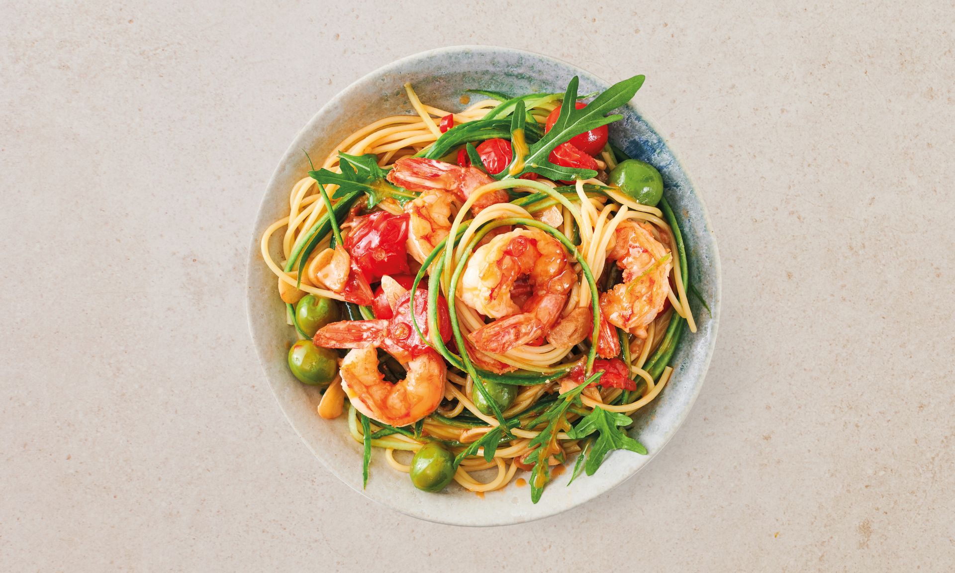 Rotgarnele aglio e olio mit Gurken-Spaghetti