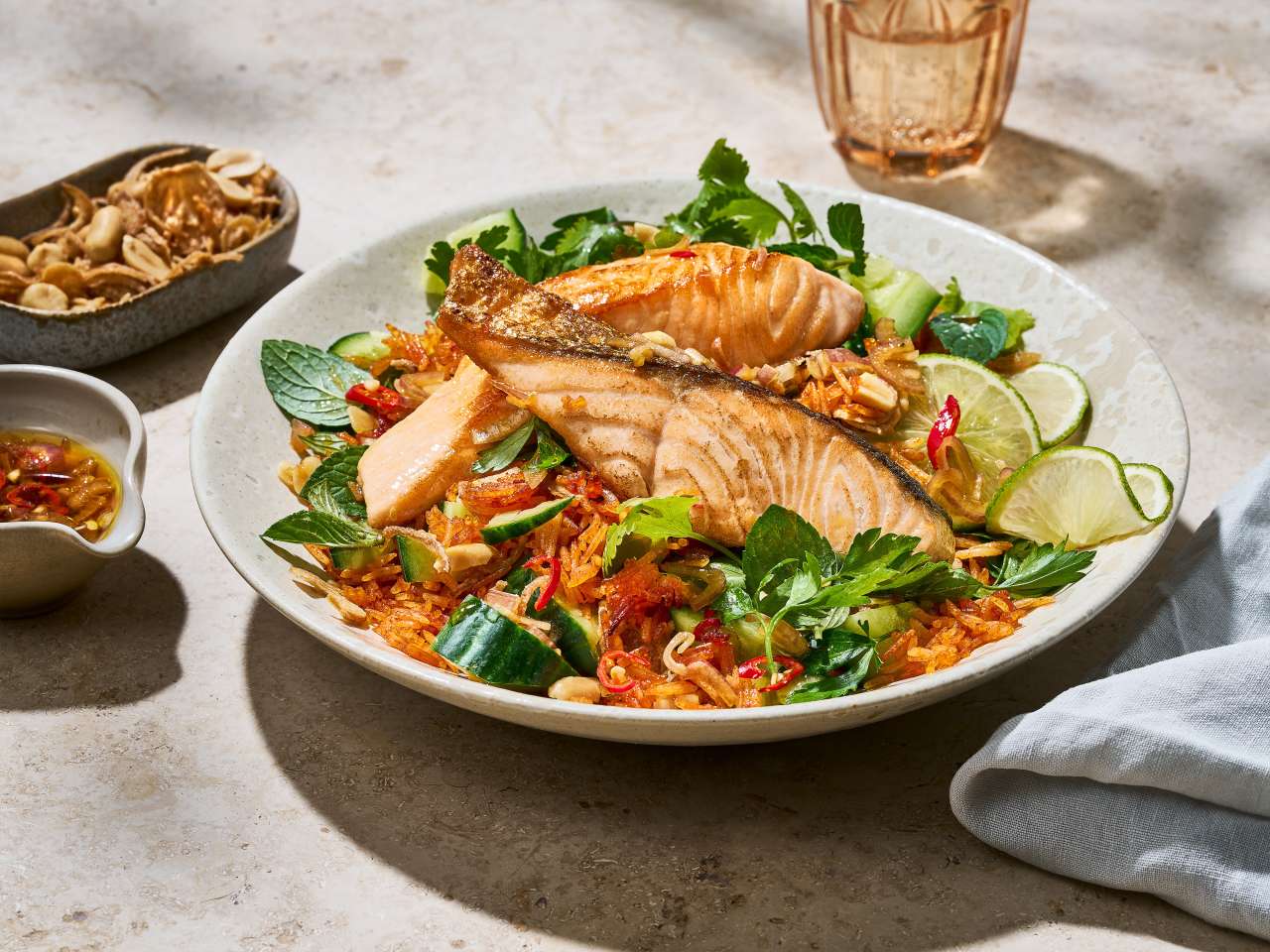 Rezept: Lachsfilet mit koreanischem crispy Reissalat