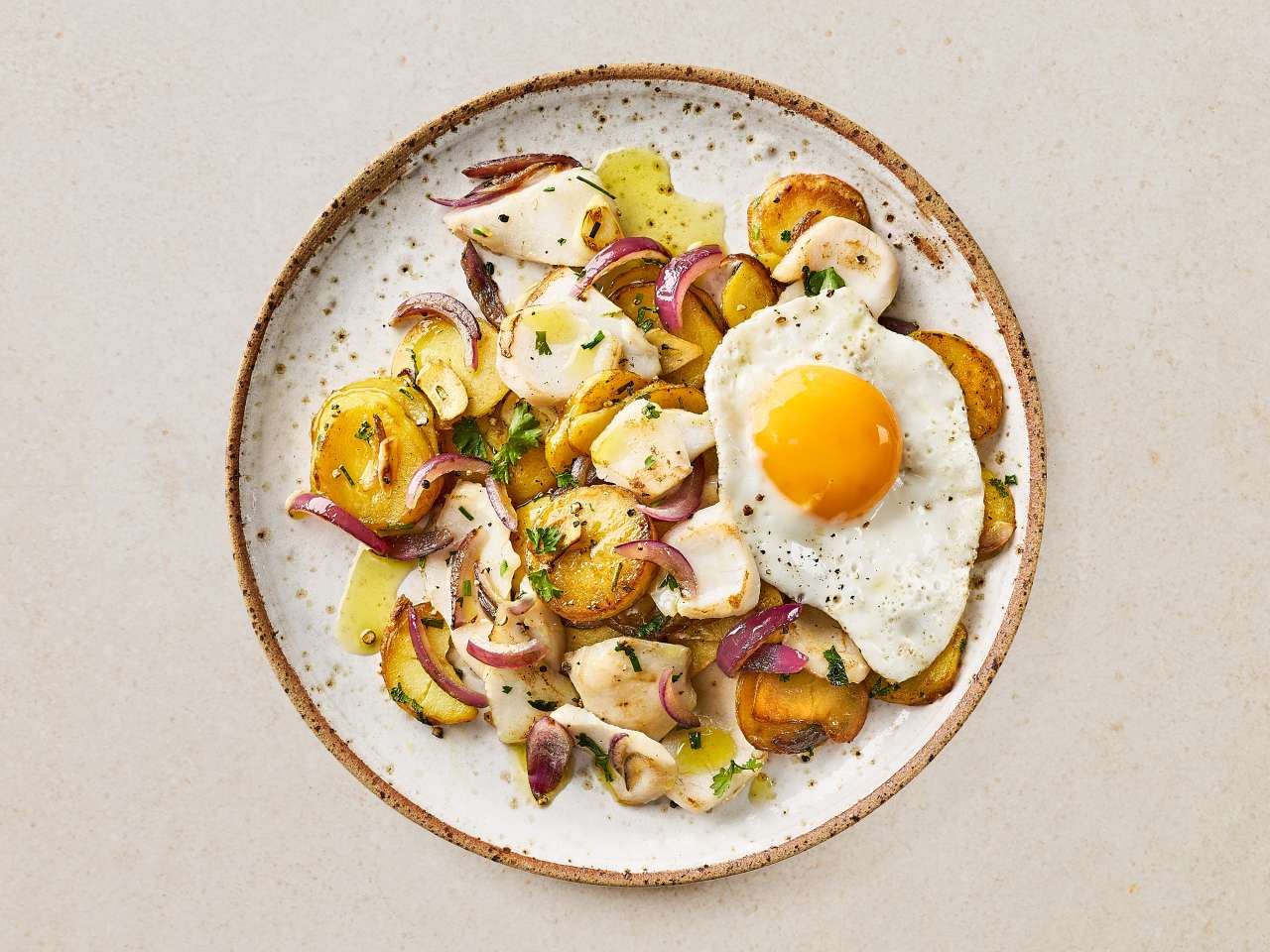 Rezept: Seelachs-Gröstl mit Spiegelei Rezept: Seelachs-Gröstl mit Spiegelei