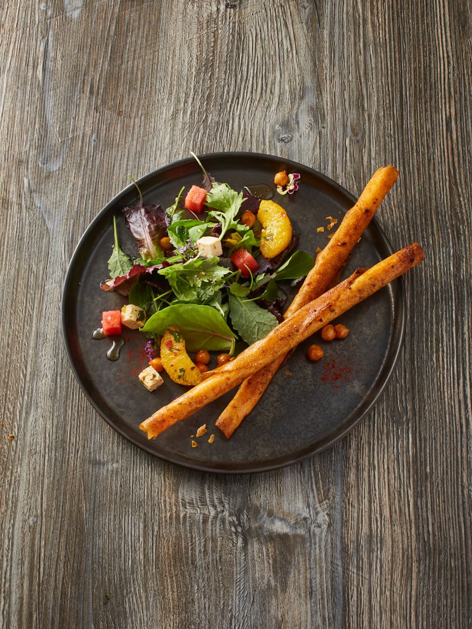 Lachs-Knuspersticks für die Gastronomie: Pesto &amp; Rauchpaprika