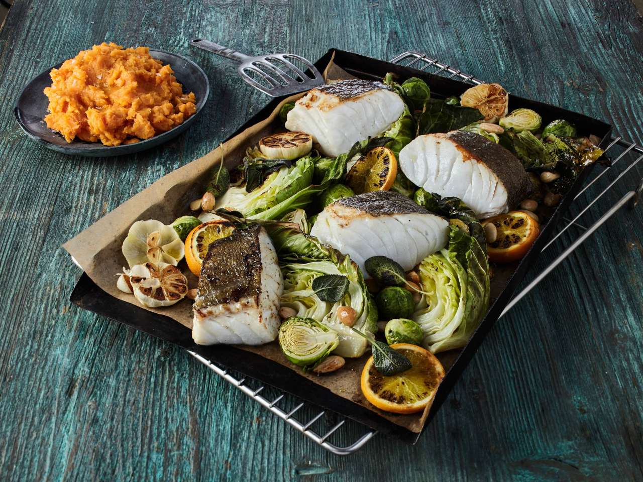 Rezept: Skrei mit Spitzkohl und Süßkartoffel-Mash
