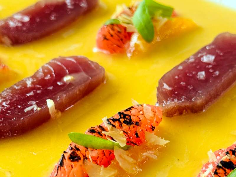 Thunfisch-Crudo mit Grapefruit, Haselnuss & Estragon