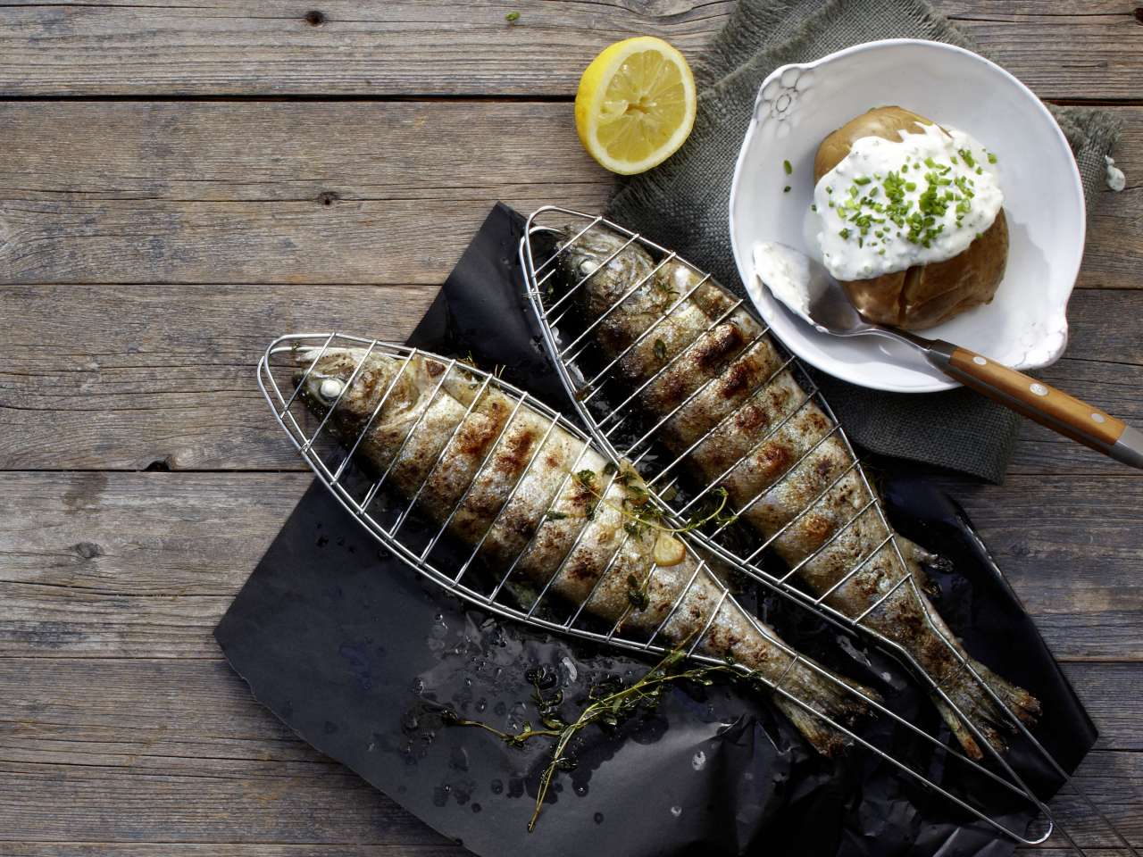 Gegrillte Forelle mit Baked Potatoes