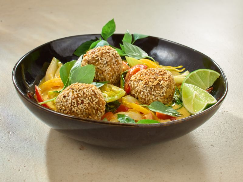 Thunfischbällchen in 
Gemüsecurry