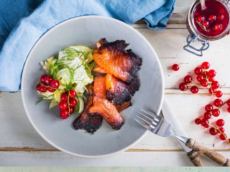 Wildheidelbeerlachs mit Fenchelsalat