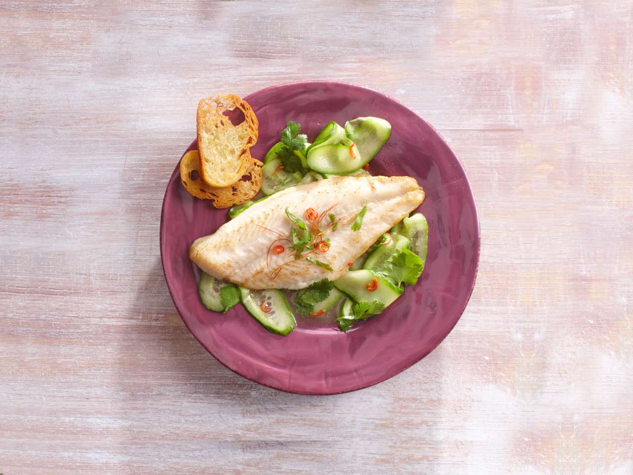 Pangasiusfilets mit Gurkensalat Pangasiusfilets mit Gurkensalat
