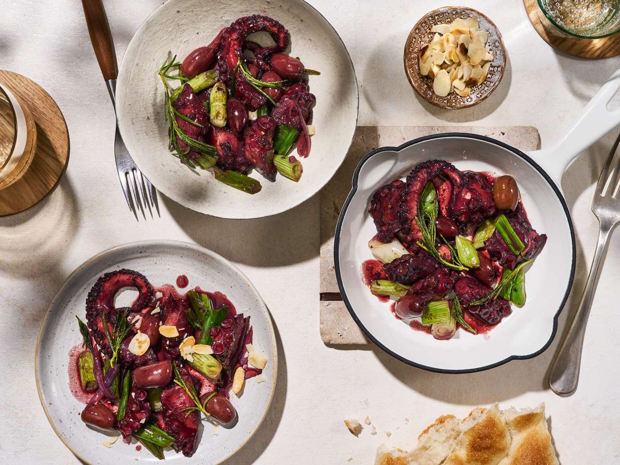 Pulpo mit Oliven und Rotwein