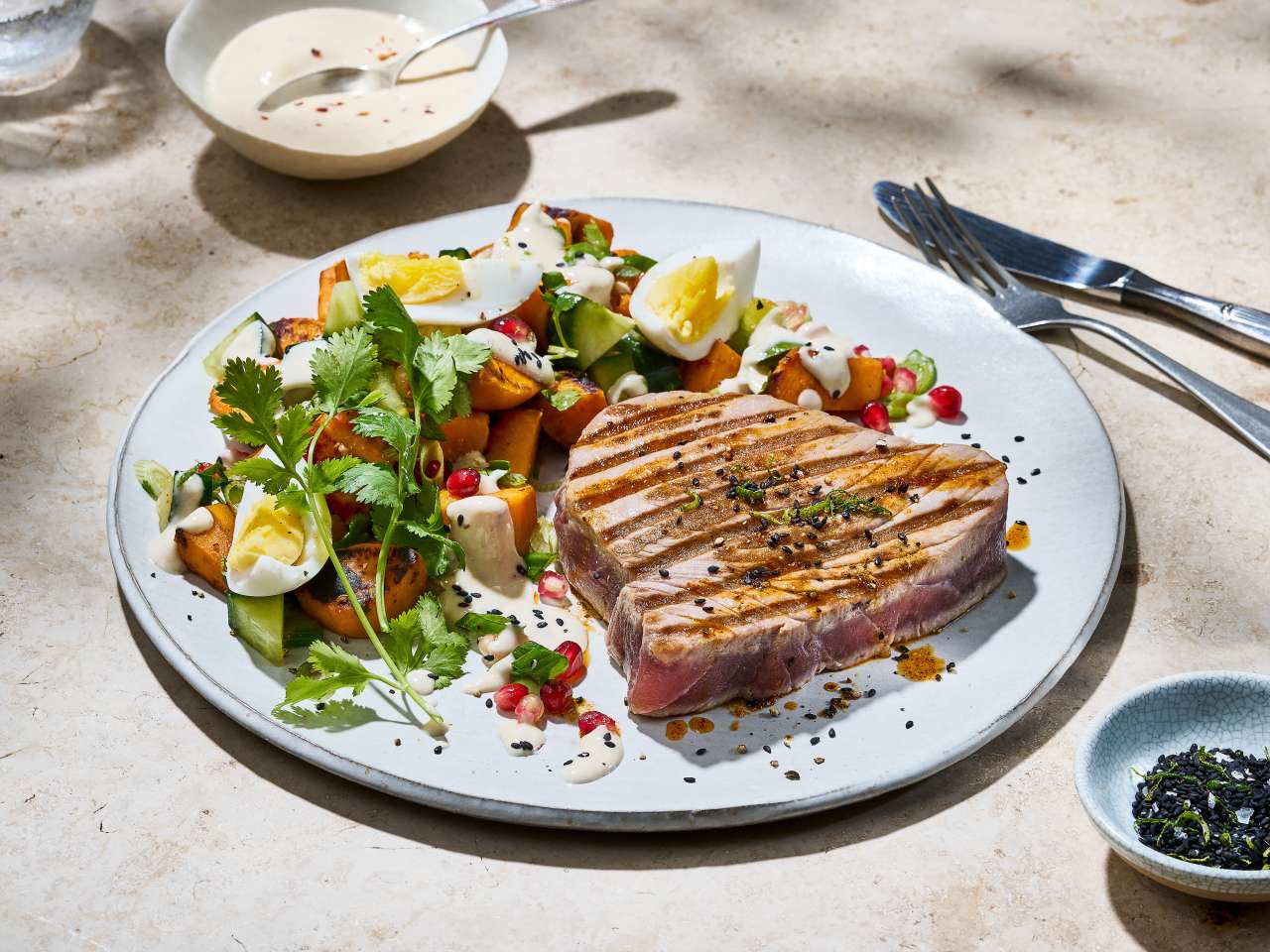 Rezept: Thunfischsteak mit Süßkartoffelsalat Rezept: Thunfischsteak mit Süßkartoffelsalat