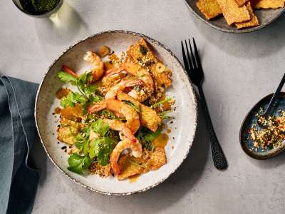 Garnelen mit Tempeh-Chips und Misobutter