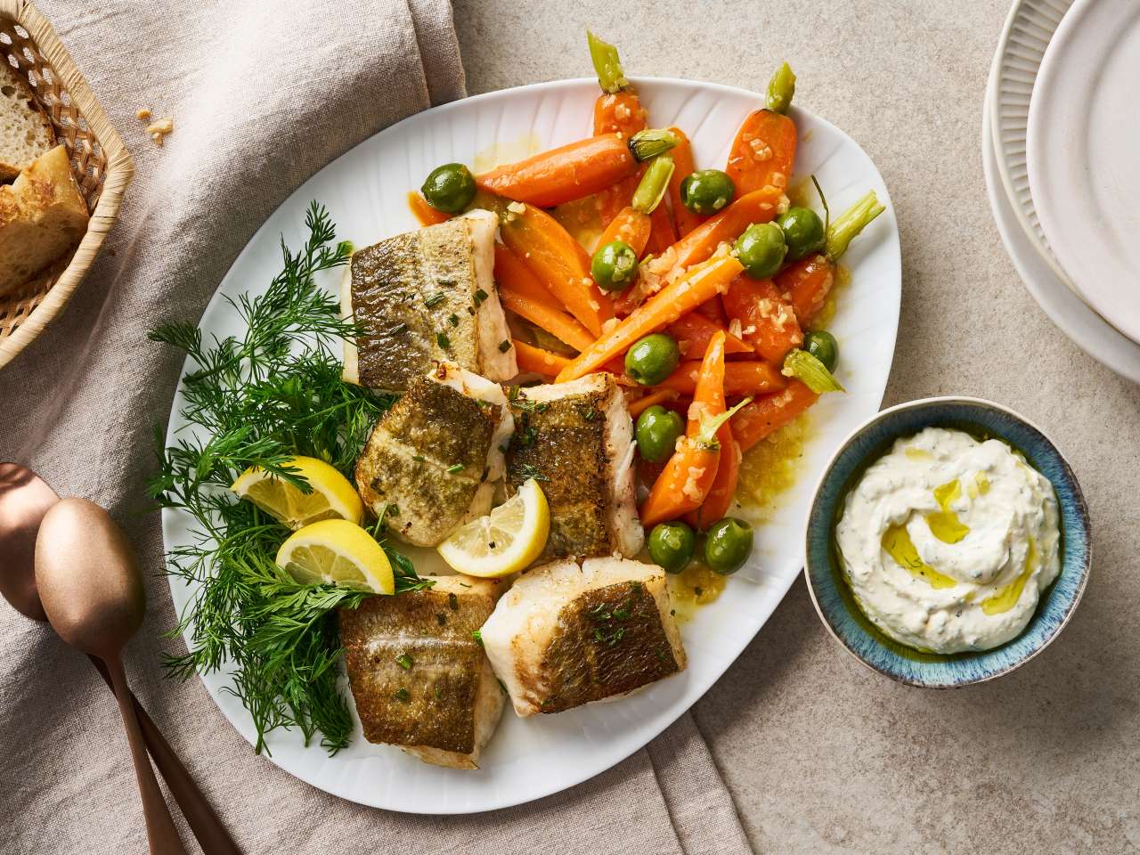 Kabeljau-Platte mit Honigkarotten und Dill