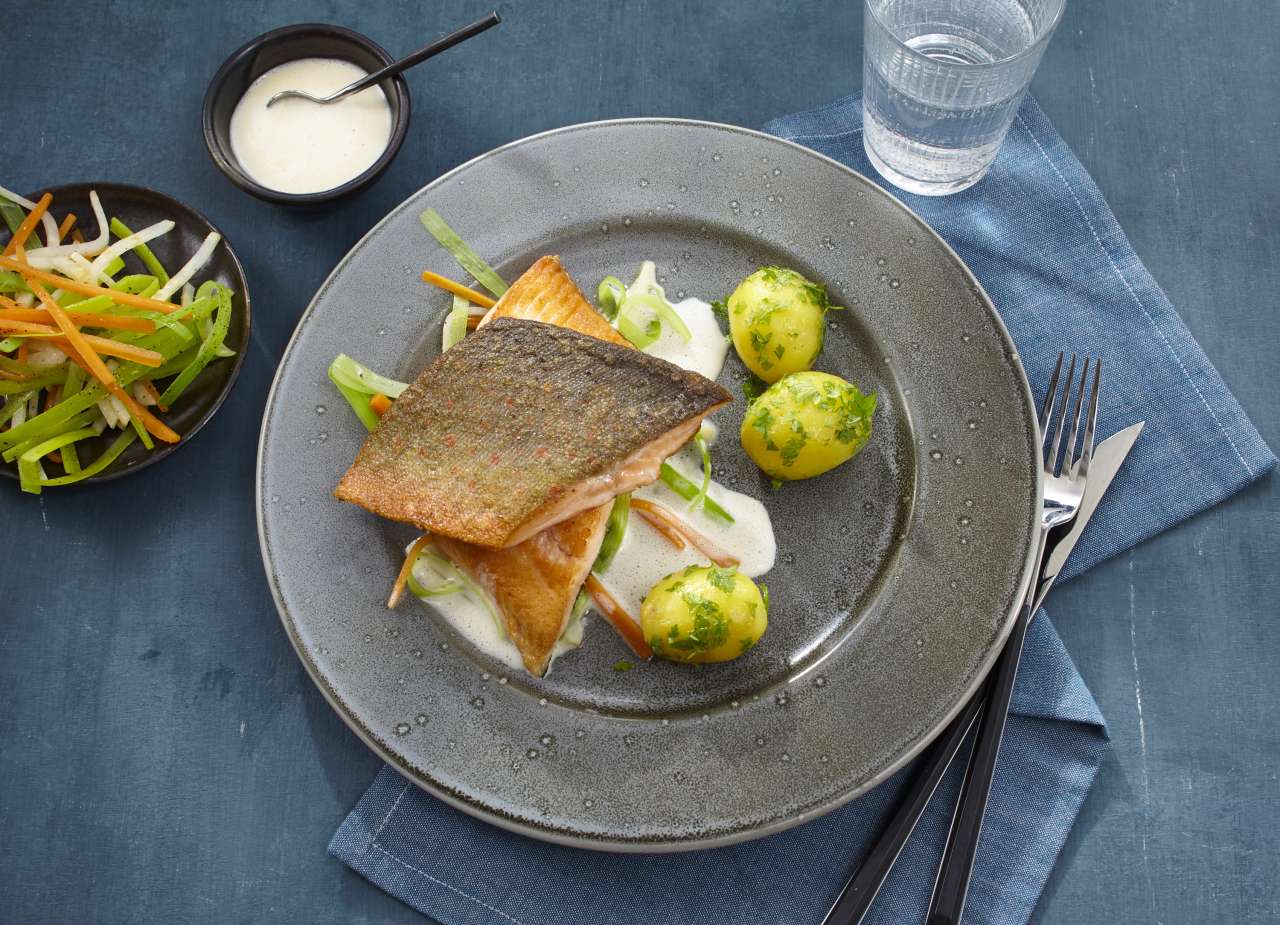 Rezept: Saibling mit Champagnersauce & Wurzelgemüse Rezept: Saibling mit Champagnersauce & Wurzelgemüse