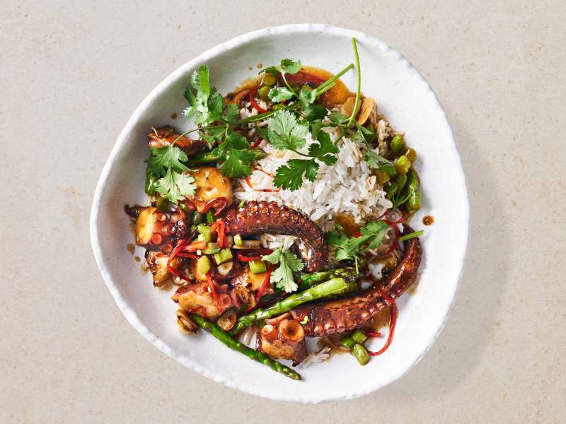 Pulpo mit grünem Spargel und Reis Pulpo mit grünem Spargel und Reis