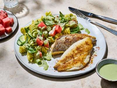 Doradenfilets mit Gurken-Nudelsalat