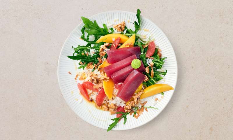 Thunfisch-Sashimi mit Mango-Grapefruit-Salat