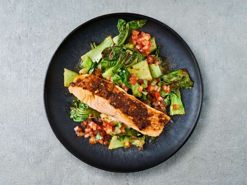 Soja-Ingwer-Lachs mit Pak Choi aus dem Airfryer