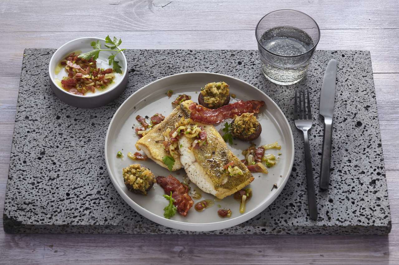 Rezept: Zander mit gefüllten Pilzen Rezept: Zander mit gefüllten Pilzen
