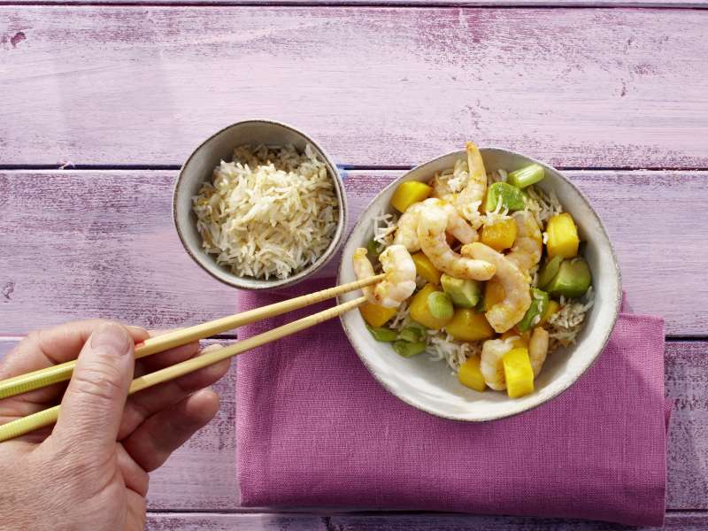 Asiatischer Bratreis mit Bio-Garnelen