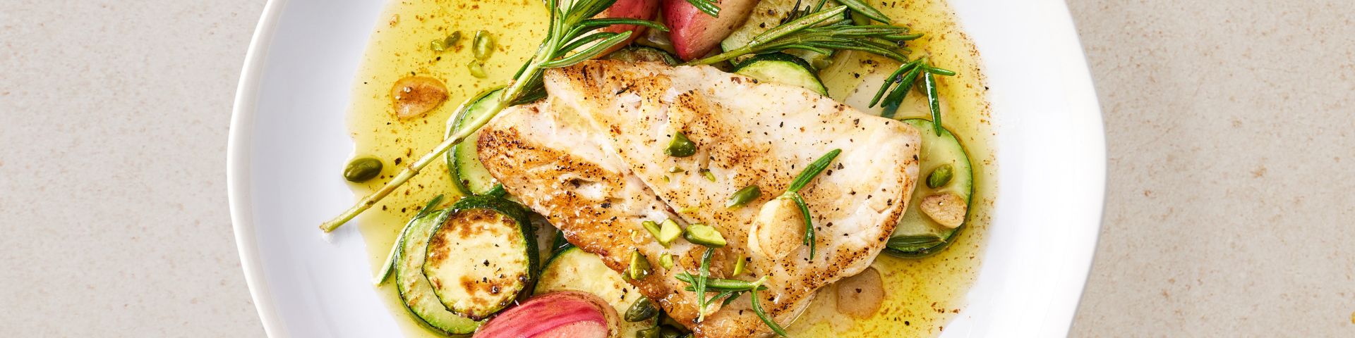 Rotbarschfilet an Pfirsichspalten