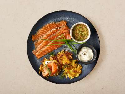 Beizlachs mit Kartoffelrösti und Honig-Senf-Sauce