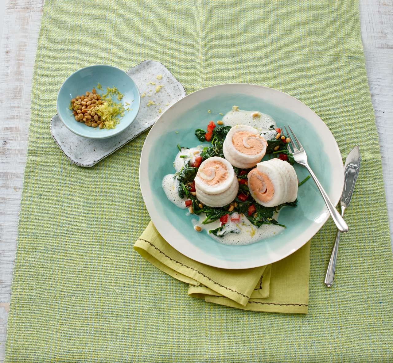 Rezept: Seezungenröllchen mit Fjordforellenfarce Rezept: Seezungenröllchen mit Fjordforellenfarce