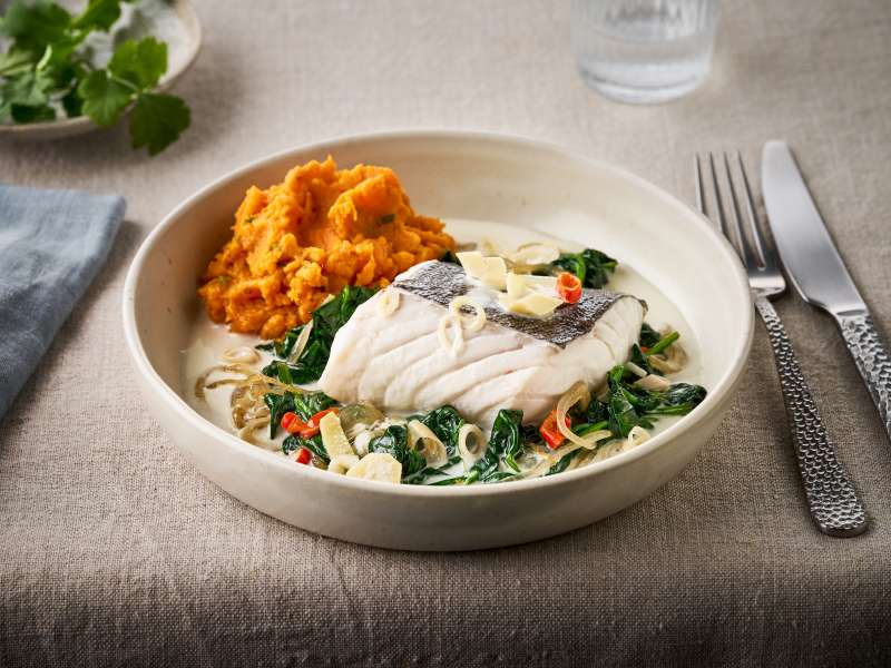 In Kokosmilch pochierter Skrei mit Süßkartoffel-Stampf