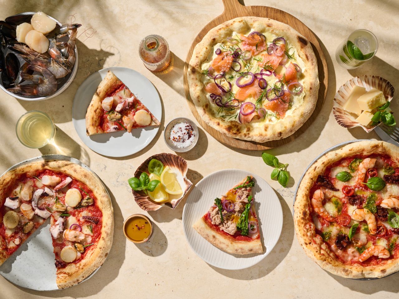 Freda Steinofen Pizza »Spicy Tuna« mit Thunfisch, wildem Brokkoli & Mango-Dip