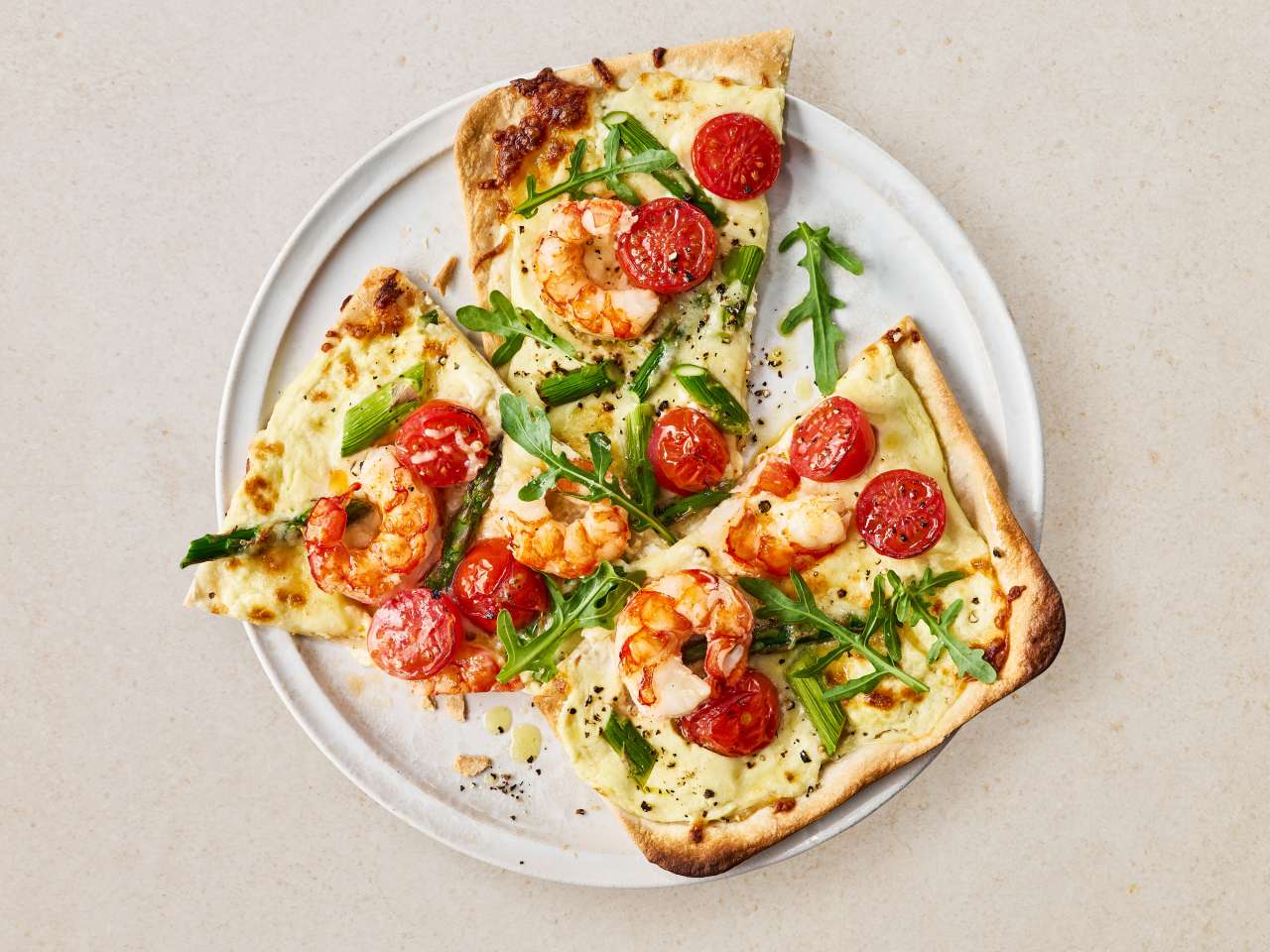 Rezept: Flammkuchen mit Garnele und Spargel Rezept: Flammkuchen mit Garnele und Spargel