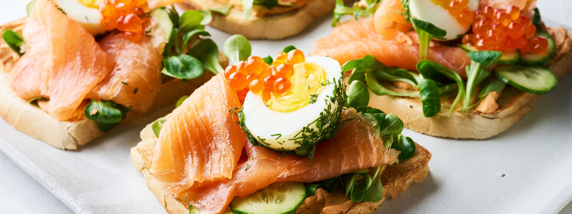 Räucherlachs-Toast mit Kaviar