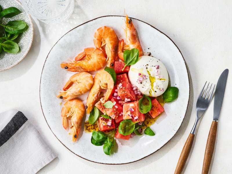 Crevettes Rosé mit Burrata auf Melonensalat