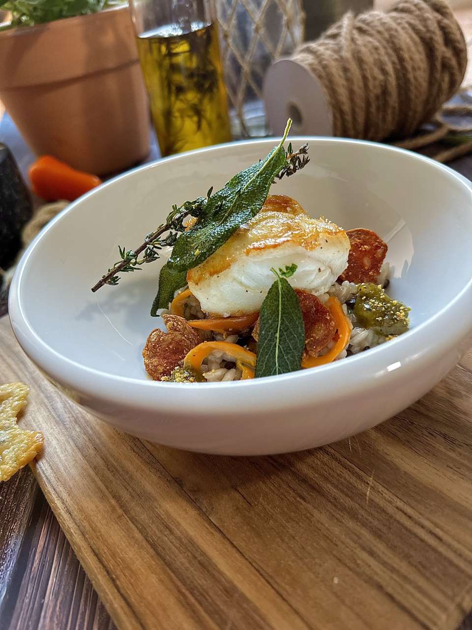 Seeteufelmedaillons mit Paprika-Risotto und Pistazienpesto