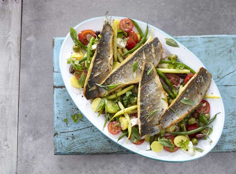 Wolfsbarschfilet mit Nizza-Salat
