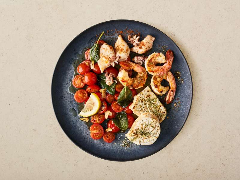 Gebratene Garnelen, Calamari und Heilbutt 