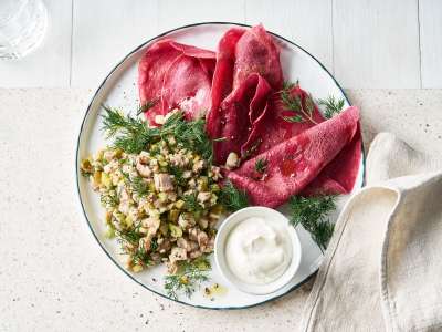 Matjestatar mit Rote-Bete-Crêpes