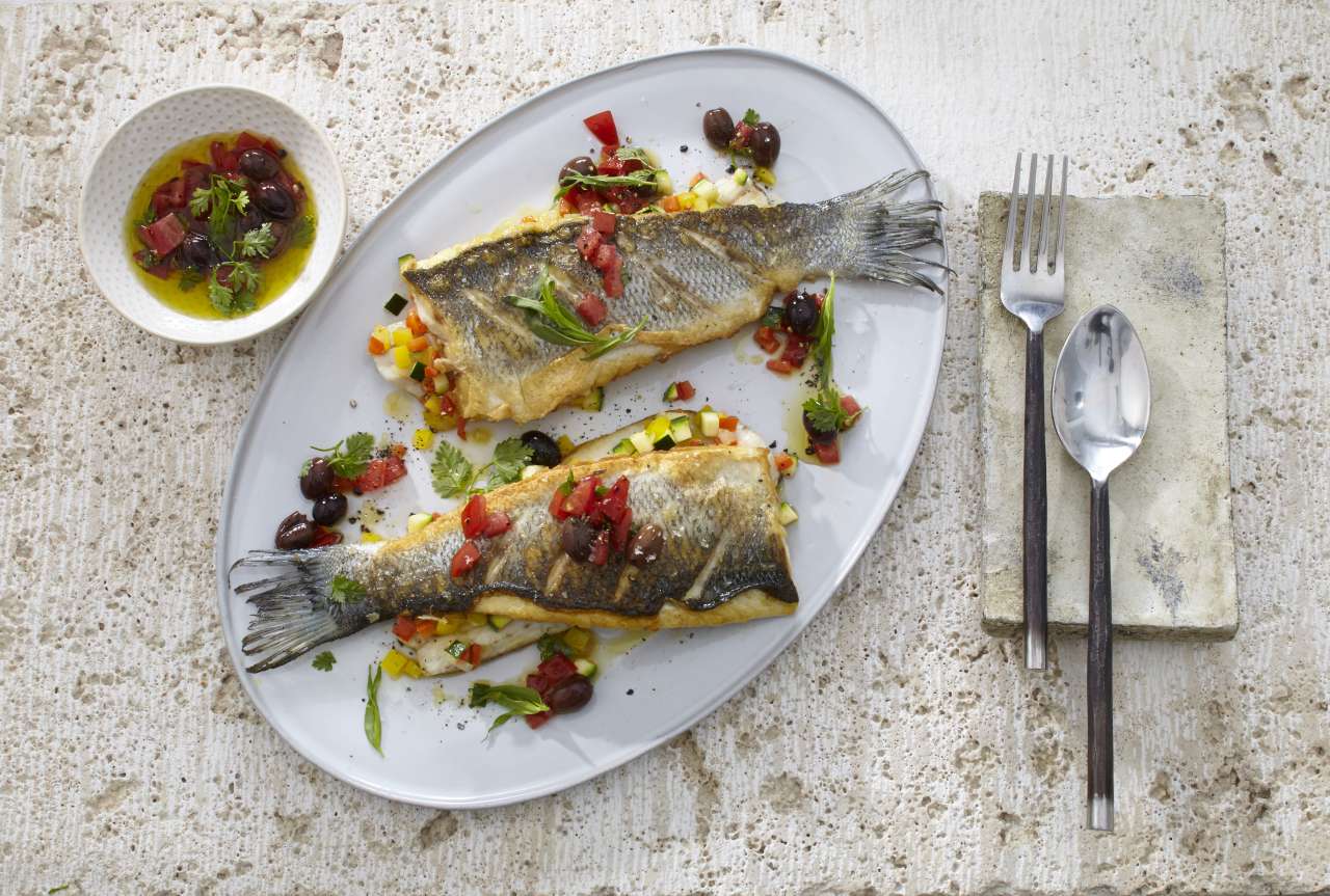 Wolfsbarsch mit mediterranem Gemüse Wolfsbarsch mit mediterranem Gemüse