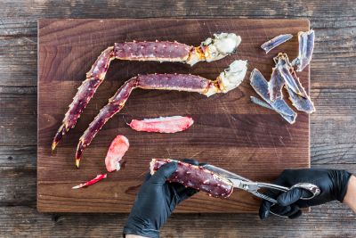 Wie öffne ich Königskrabbenbeine? Wie öffne ich Königskrabbenbeine?