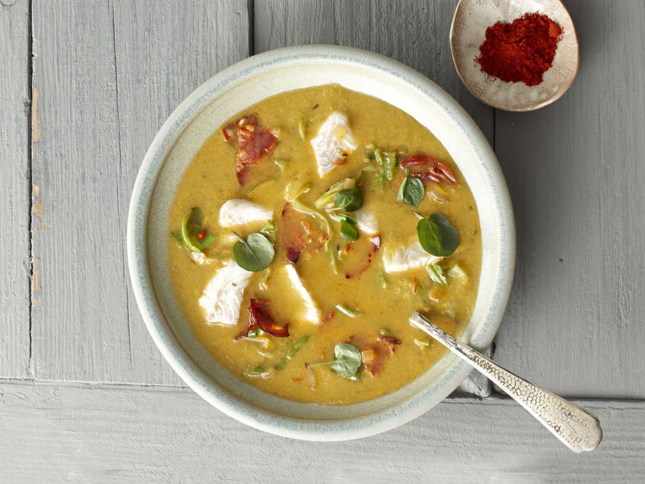 Spitzkohlsuppe mit Kabeljau & Chorizo