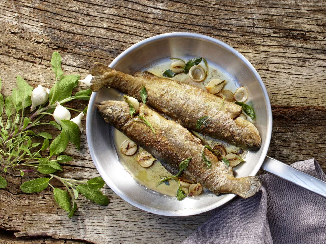 Rezept: Forelle mit Salbei & Schalotten Rezept: Forelle mit Salbei & Schalotten
