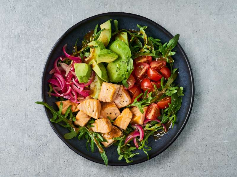Fitnessbowl mit Lachs-Chunks aus dem Airfryer