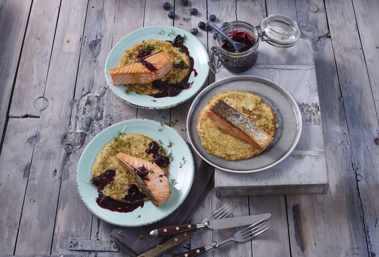 Lachs auf isländischem Kartoffel-Pfannkuchen Lachs auf isländischem Kartoffel-Pfannkuchen