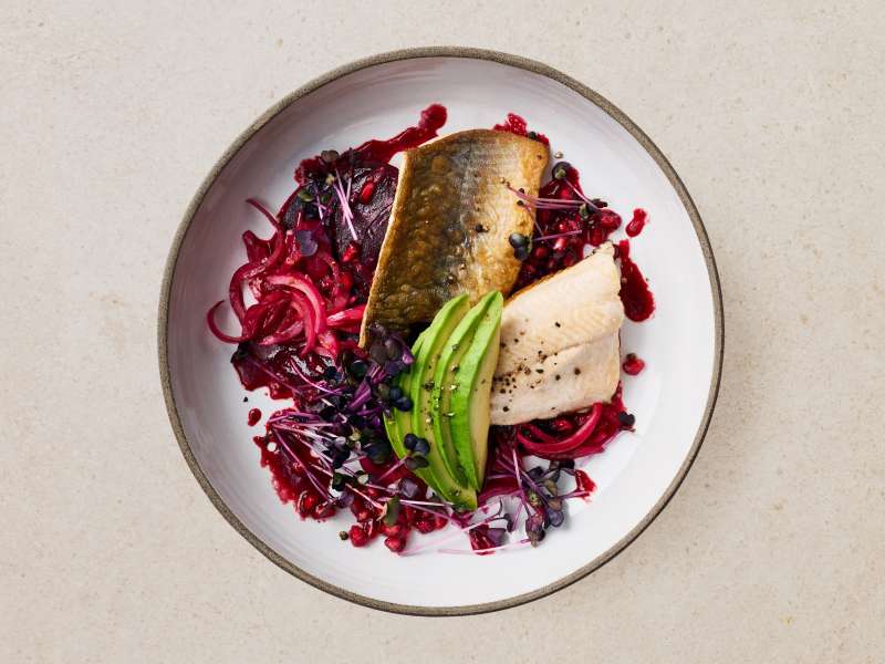 Saiblingsfilet auf Miso-Rote-Bete-Salat