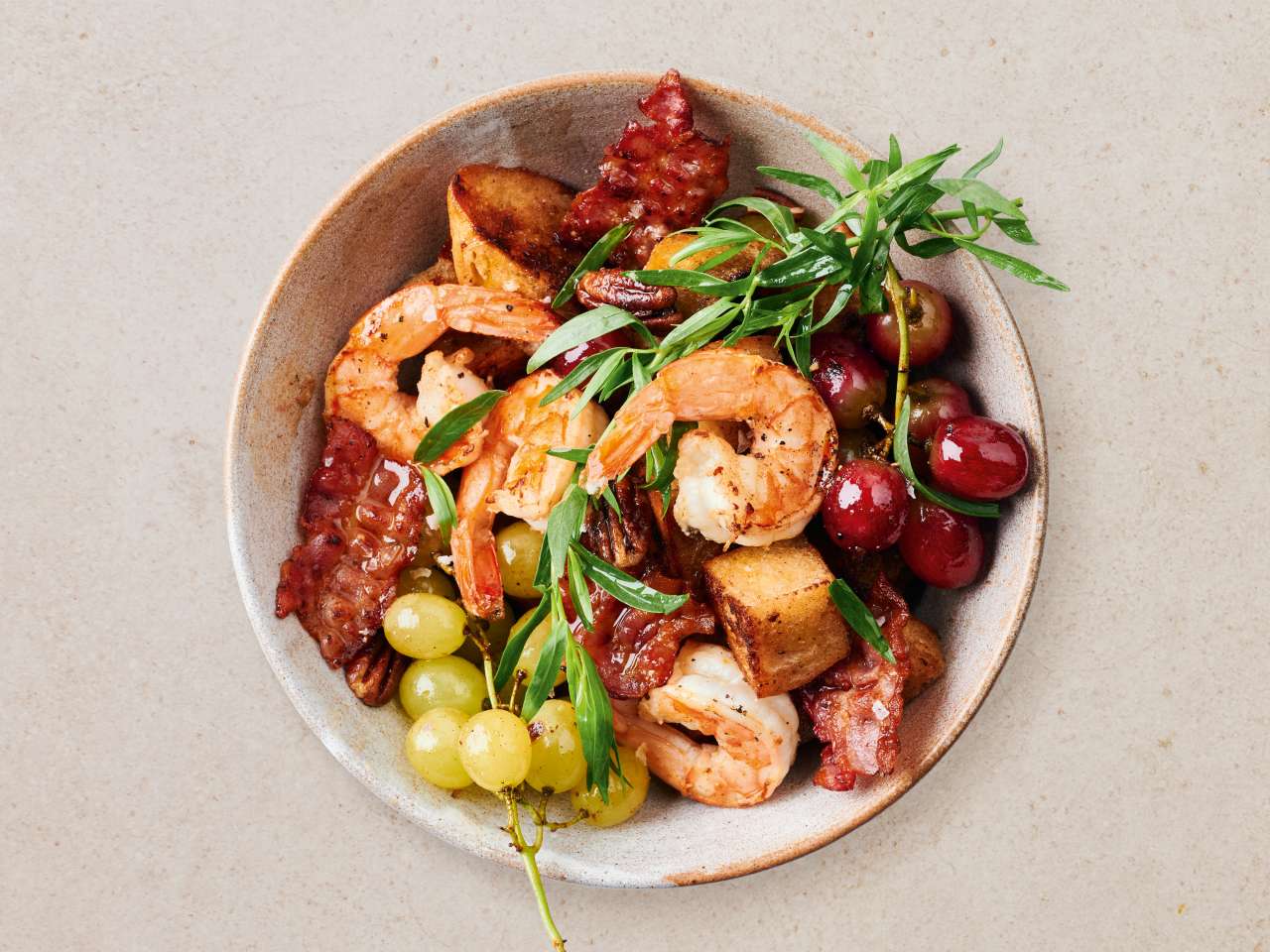 Garnelen mit gebratenem Bacon und Weintrauben