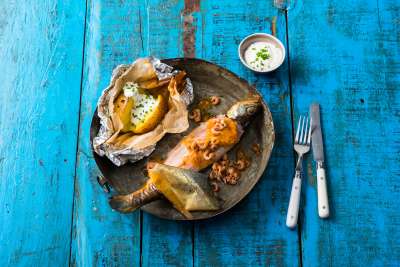 Rauchgegrillte Forelle mit Krabbenbutter