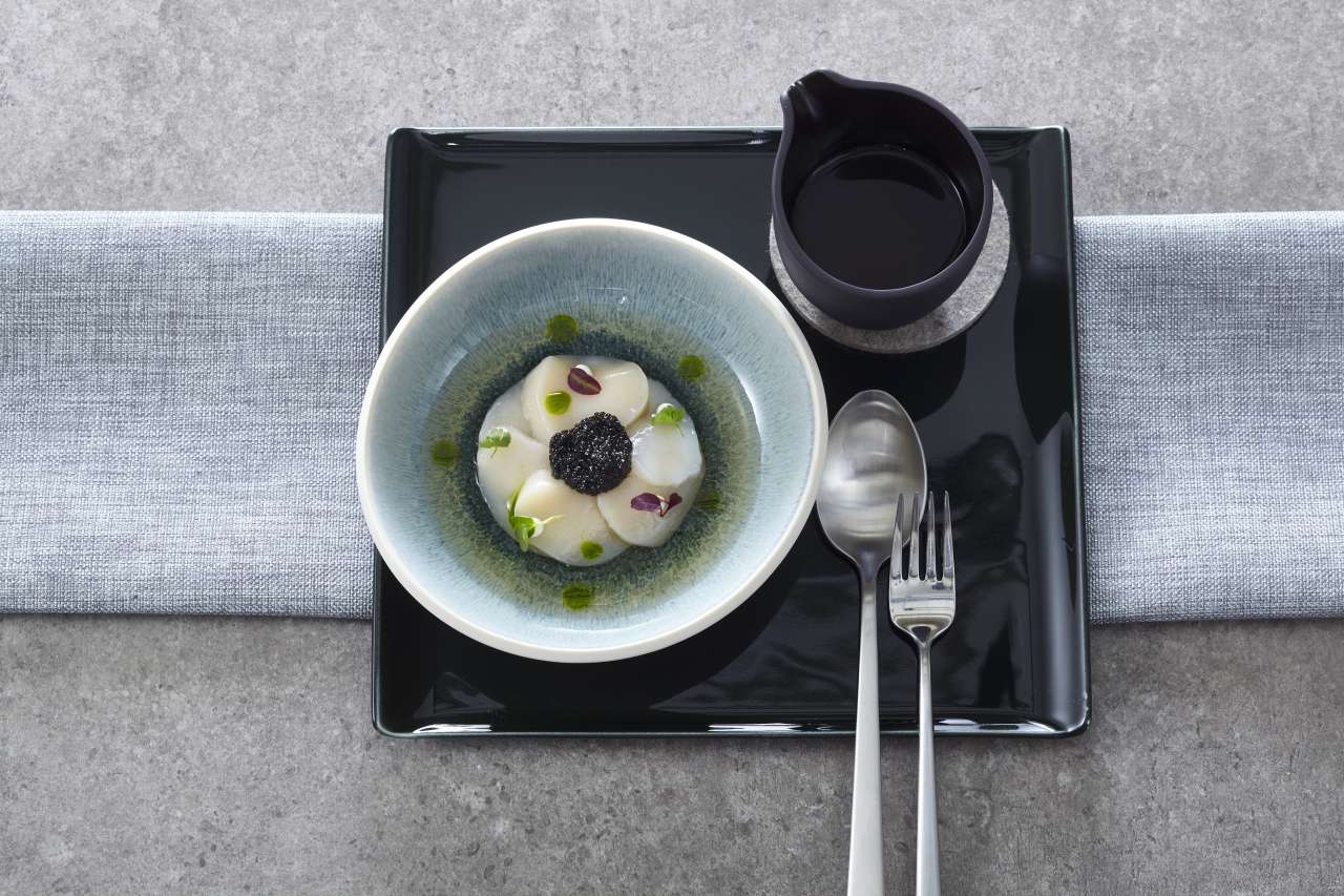 Jakobsmuschel-Carpaccio mit Kaviar