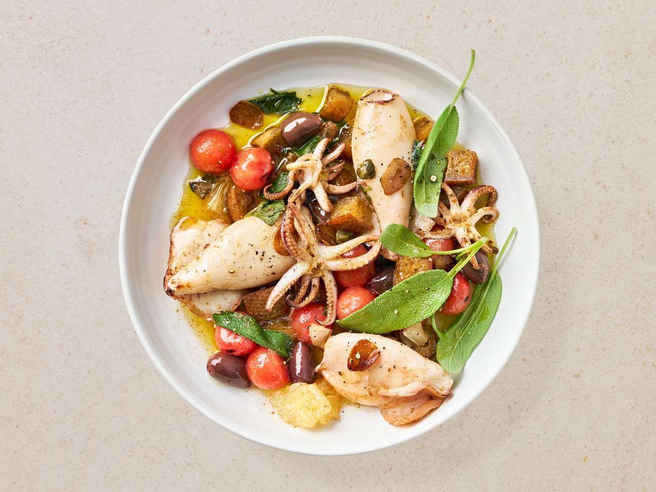 Rezept: Calamaretti mit Wassermelone und Kapern Rezept: Calamaretti mit Wassermelone und Kapern