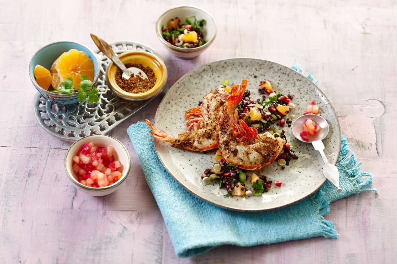 Seatiger Garnelen mit Linsensalat & Birnen-Chutney