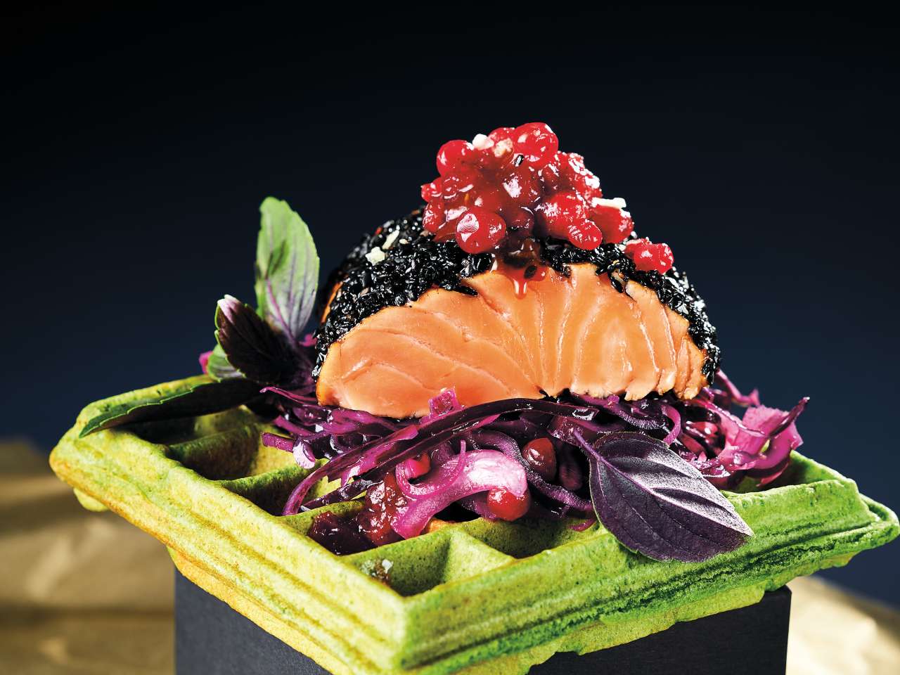 Rezept: Teriyaki-Lachs auf Kräuterwaffel