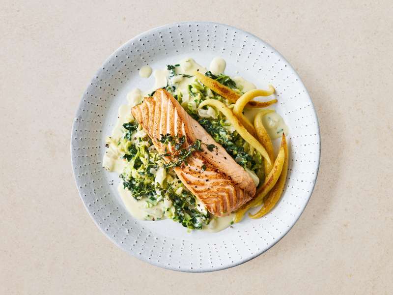 Lachsfilet auf Rahmwirsing