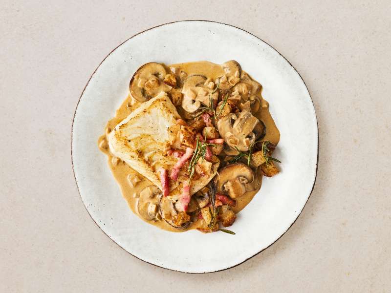 Kabeljau in Champignon-Zwiebel-Rahmsauce 