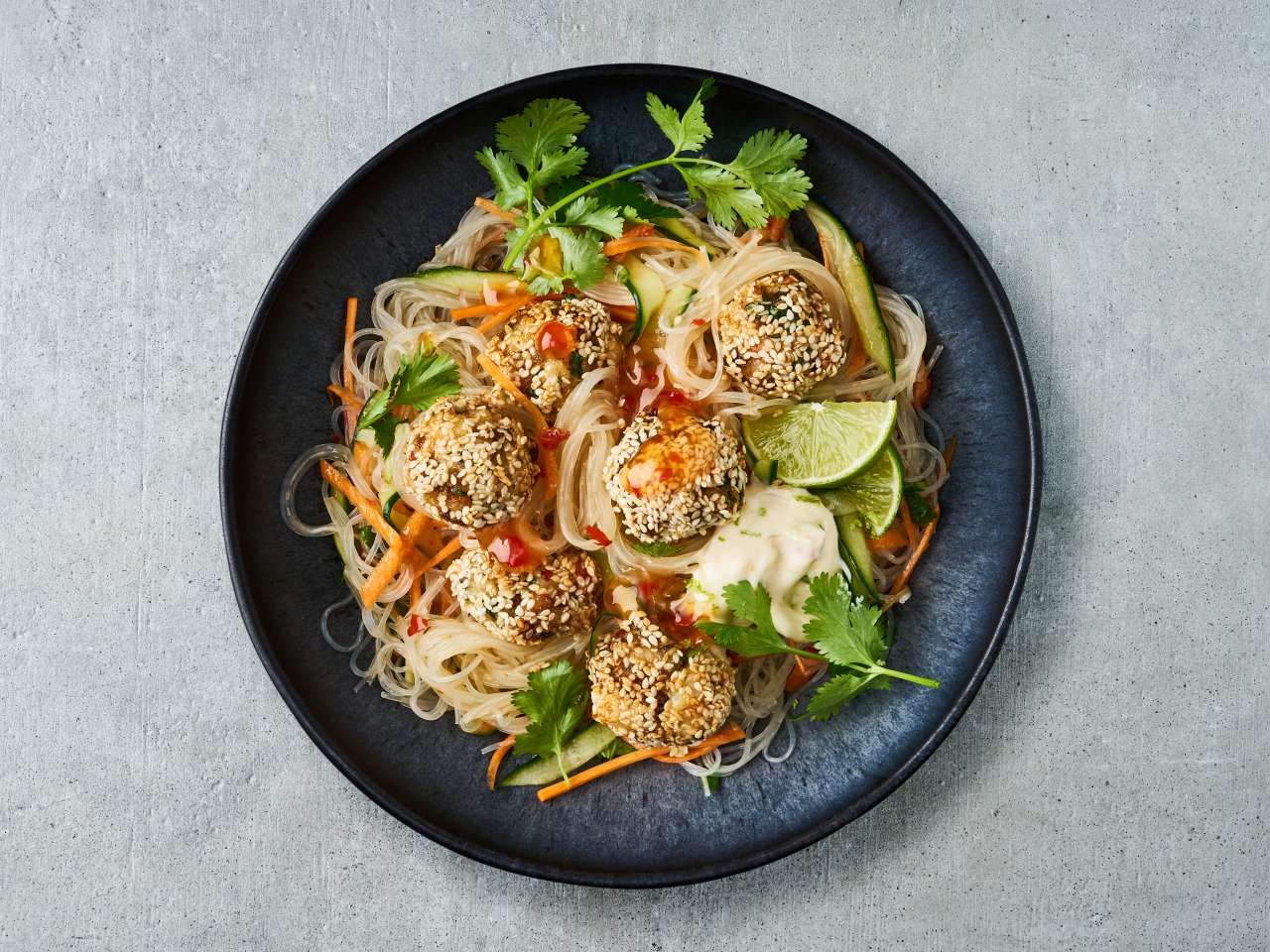 Garnelenbällchen aus dem Airfryer mit Glasnudelsalat